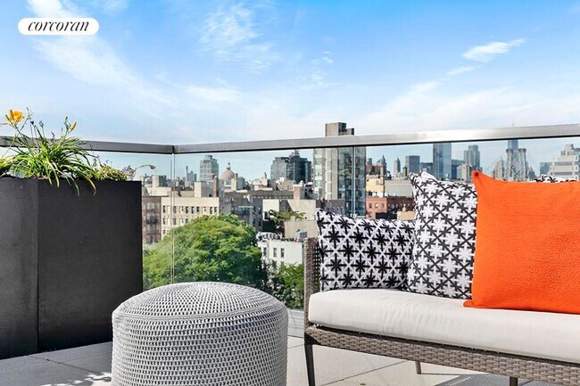 Building Photo - 123 Hope St