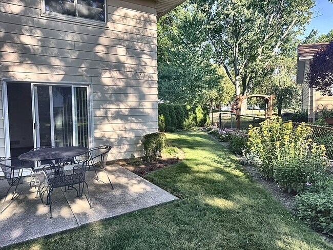 Building Photo - Spacious 3-Bedroom Split-Level with Formal Dining Room, Fireplace, and Fenced Backyard