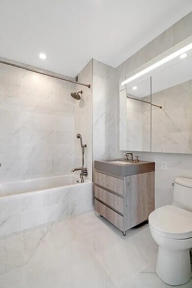 Building Photo - 200 E 23rd St