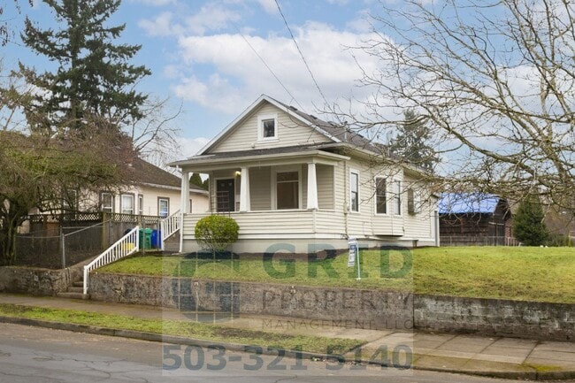 Building Photo - Spacious Craftsman Home - Huge Lot - N Portland!