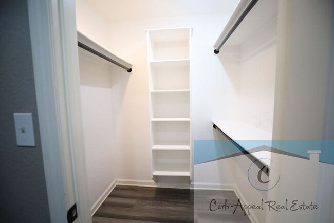 Building Photo - Luxury 2 bed, 1 bath duplex with garage- recent construction!! Washer, dryer and internet, cable ...