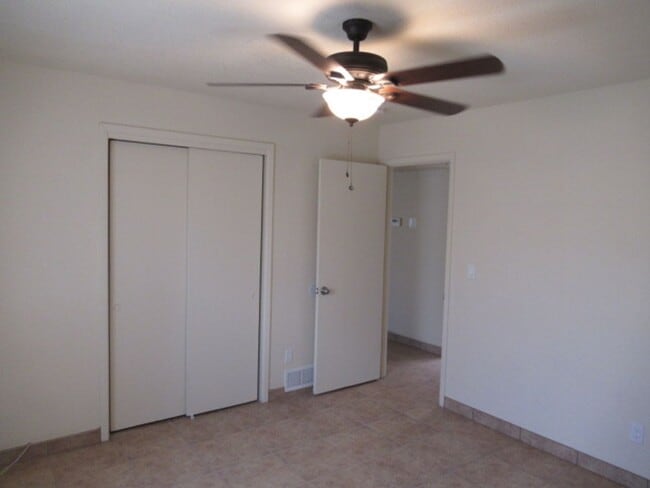 Building Photo - Sharp 2 Bed. 1 Ba. Duplex Apartment in Popular Menlo Park Neighborhood Near Downtown