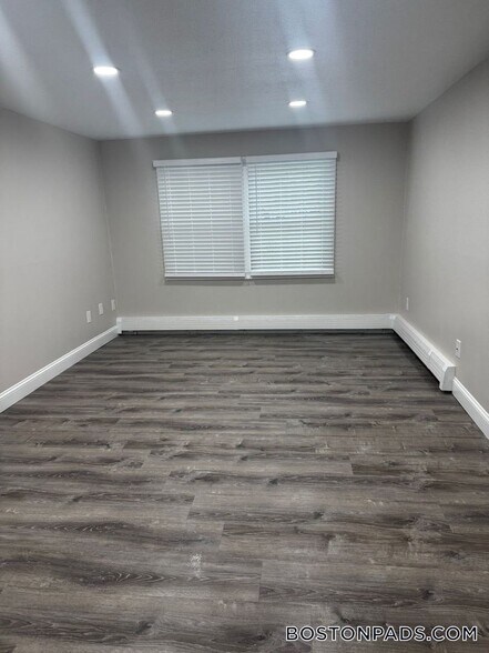 Building Photo - 85 Ridgewood Ln