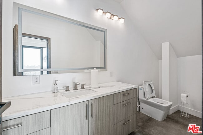 Building Photo - 6181 Temple Hill Dr