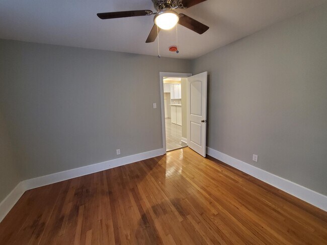 Building Photo - 2914 Hurlbut St