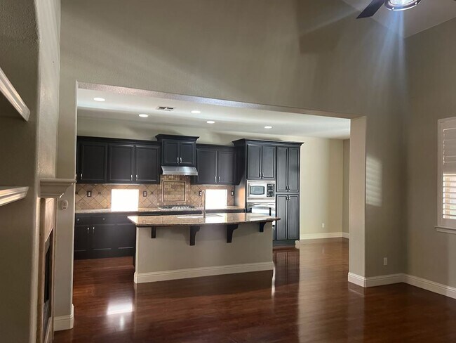 Building Photo - Charming 4-Bed, 2-Bath Single-Story Home for Rent in Elk Grove, CA