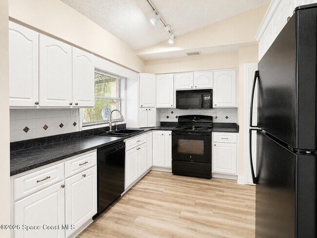 Building Photo - 662 Castaways St NE