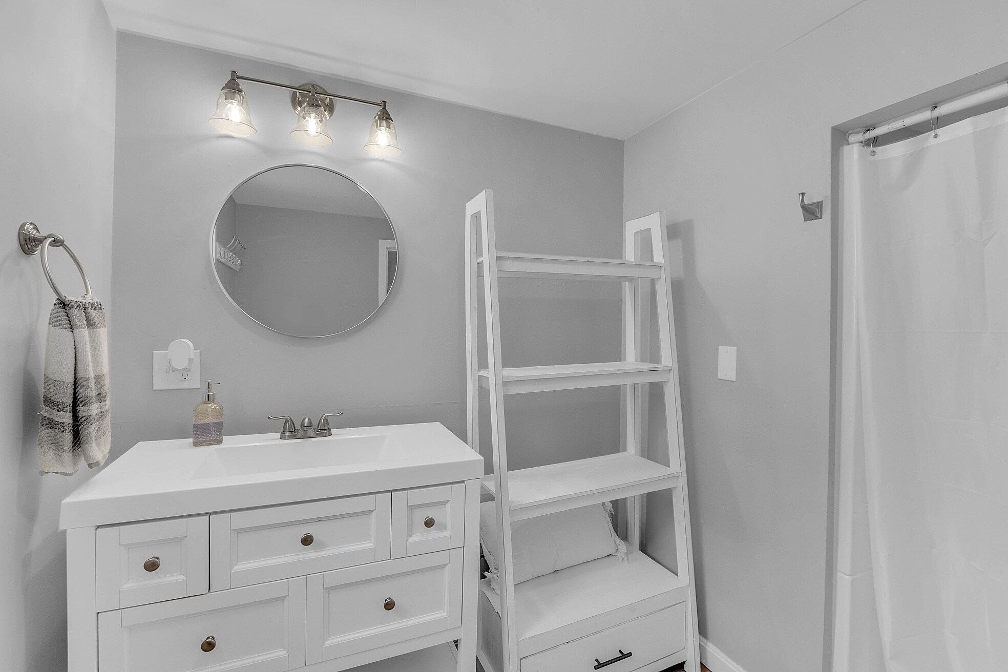 Building Photo - 12 Hollis St