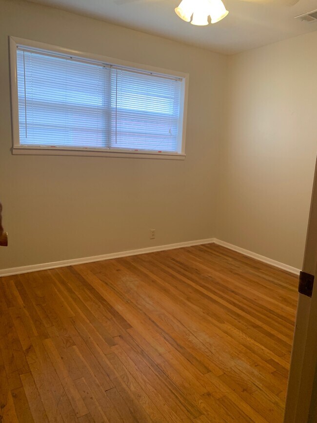 Building Photo - 406 Turner St