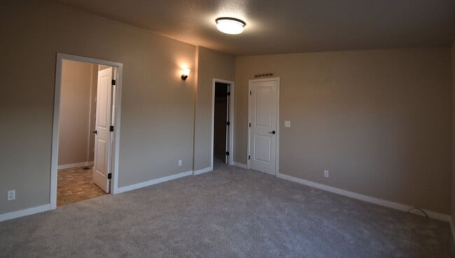 Building Photo - Application Pending - 3 Bedroom House For ...