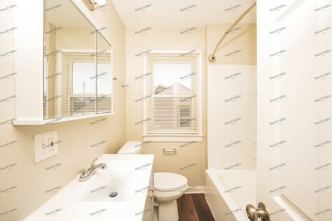 Building Photo - 13310 Saybrook Ave