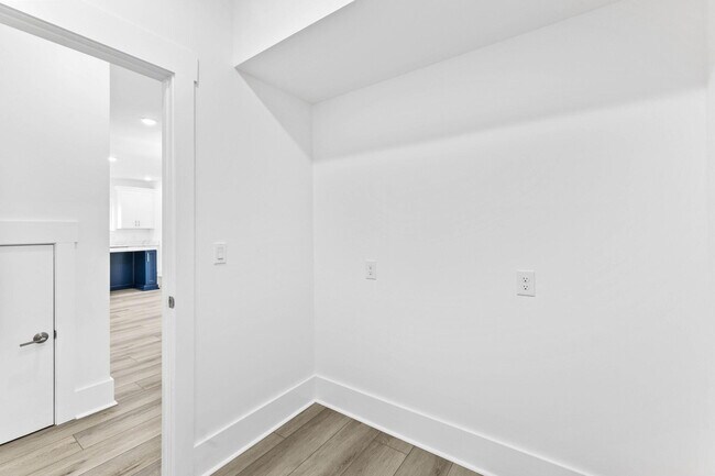 Building Photo - 70 Oakley Ct
