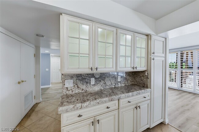 Building Photo - 205 E Harmon Ave