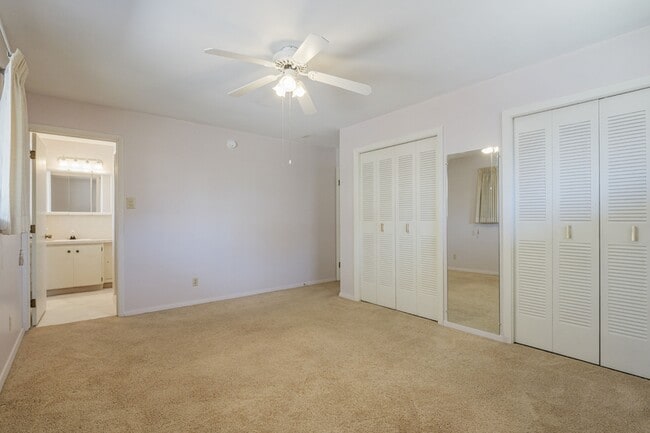 Building Photo - 328 Mayfair Dr