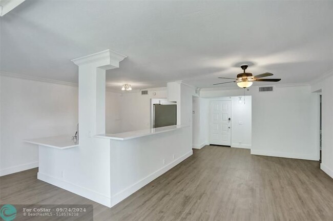 Building Photo - 105 Lake Emerald Dr