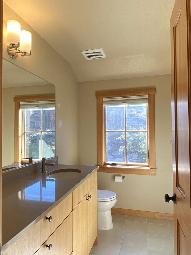 Building Photo - Perfection in Mosier