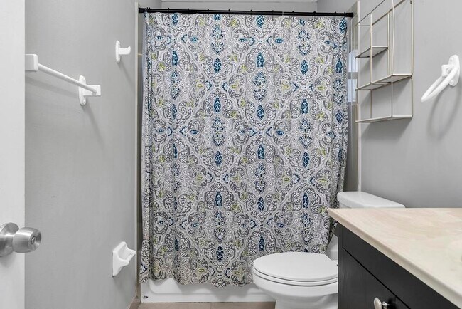 Building Photo - 915 S N St