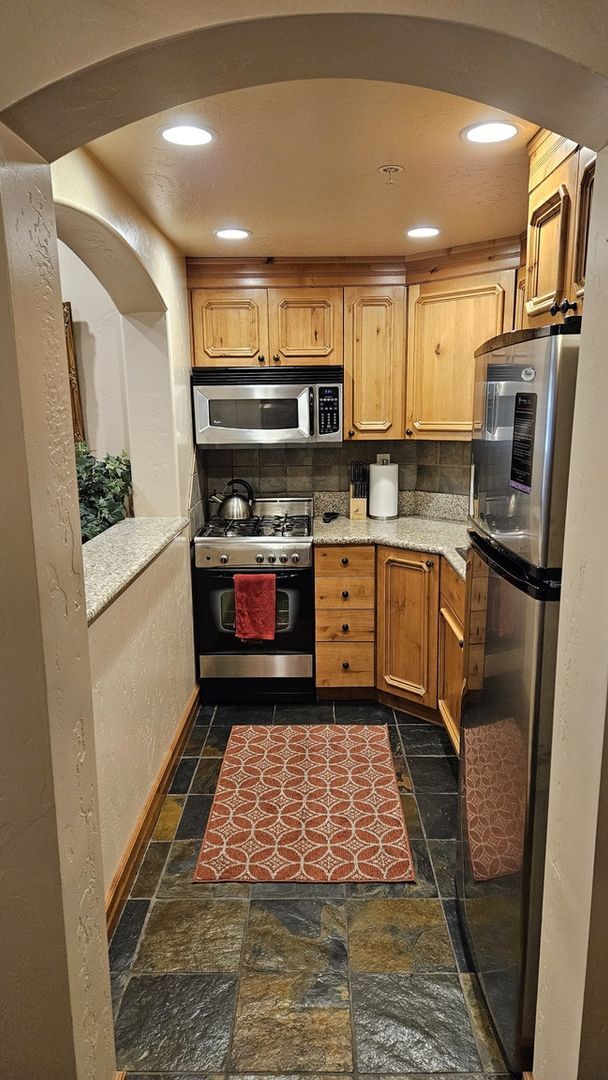 Building Photo - 840 Bigler Ln