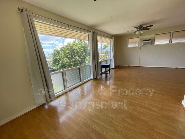 Building Photo - 1595 Makamua St