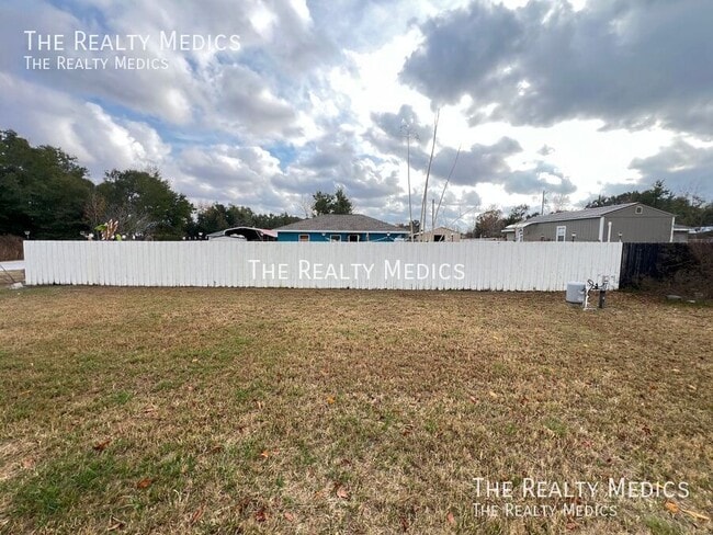 Building Photo - 5312 NW 6th Pl