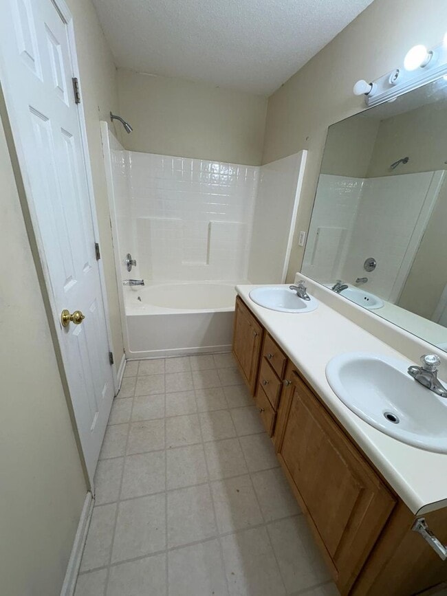 Building Photo - 886 Eagles Nest Cir
