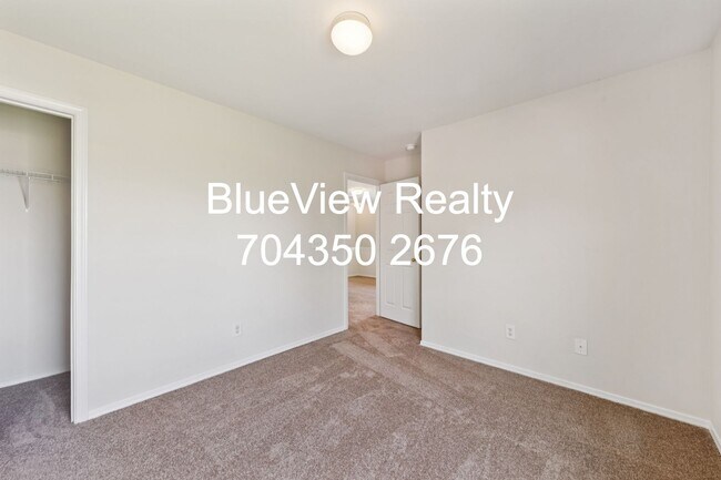 Building Photo - 8605 Redding Glen Ave