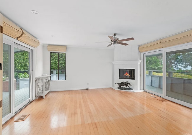 Building Photo - Unfurnished Village of Del Mar Home Boasti...