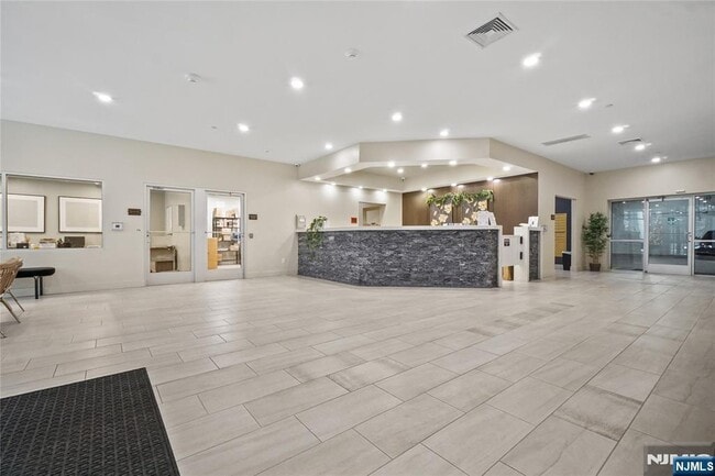 Building Photo - 69 Main St