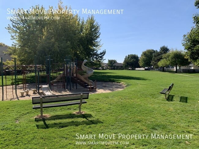 Building Photo - 1427 W Great Basin Dr