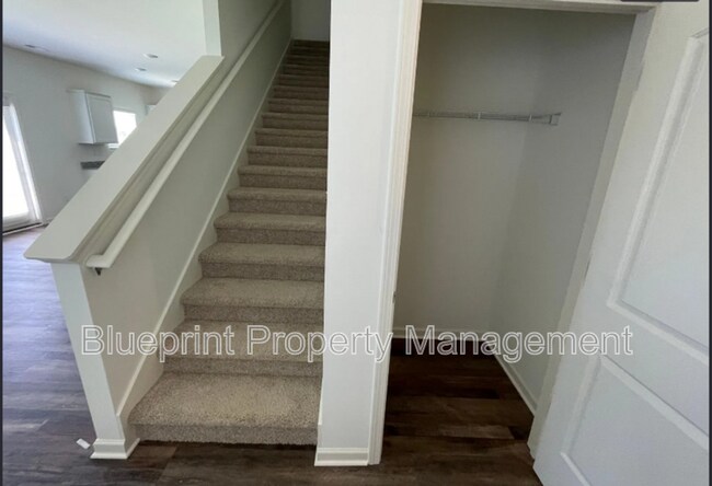 Building Photo - 229 Chelsea Pk Cir