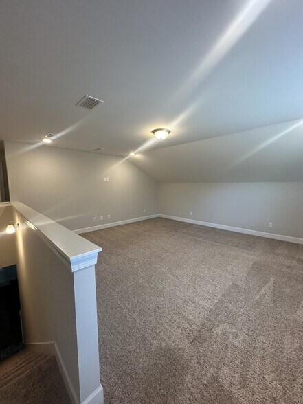 Building Photo - 5448 Pisano St