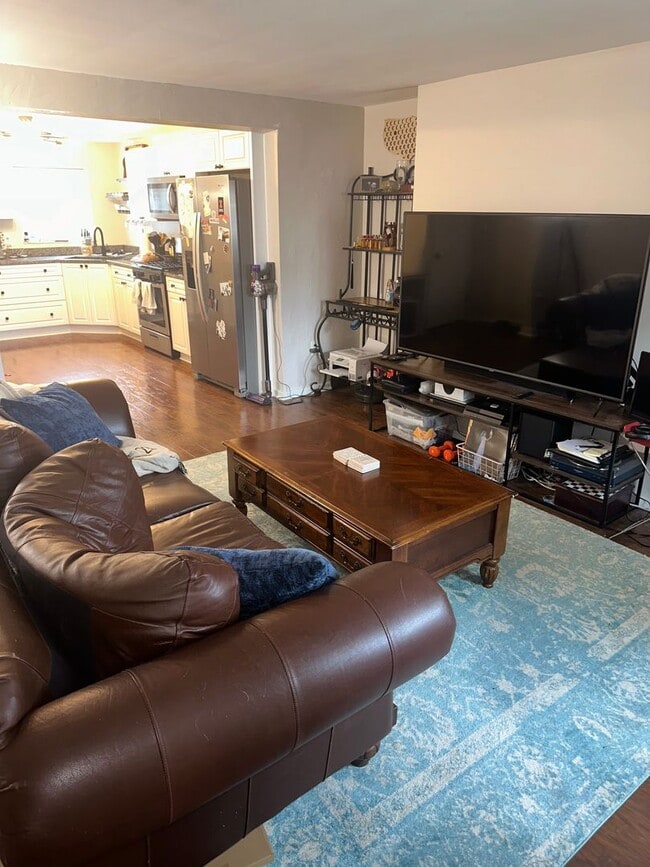 Building Photo - 102 s 126th