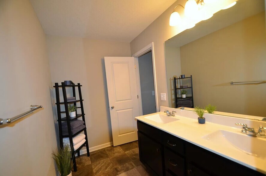Guest Bathroom (Upstairs) - 3546 Kady Ave NE