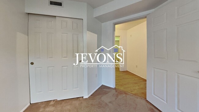 Building Photo - Condo with Swimming Pool and Private Enclosed 1-Car Garage in Klahanie Neighborhood