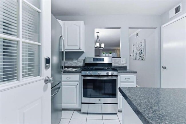 Building Photo - 1010 Scott Blvd