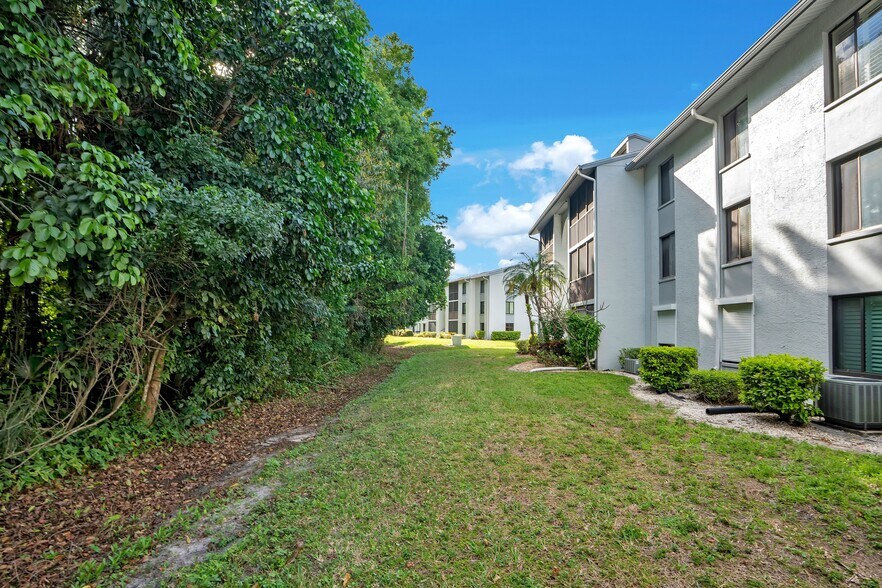 Building Photo - 9610 Green Cypress Ln