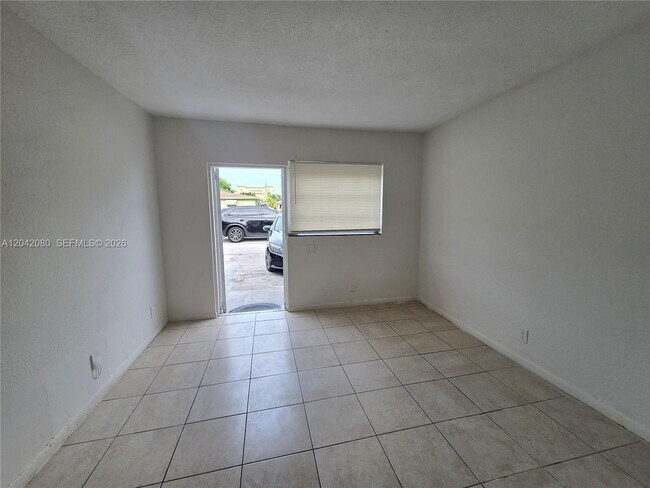 Building Photo - 2203 Taft St
