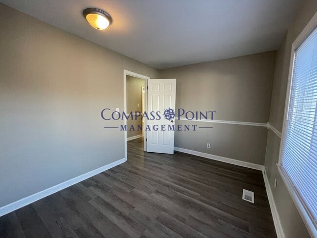 Building Photo - Remodeled 3 bedroom and 2 bath House! Ready for you! FIRST MONTH RENT FREE!!