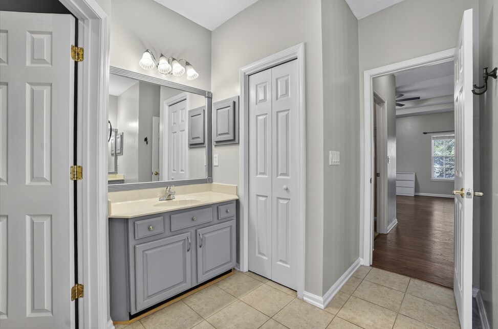 Building Photo - 1601 Majestic View Ln