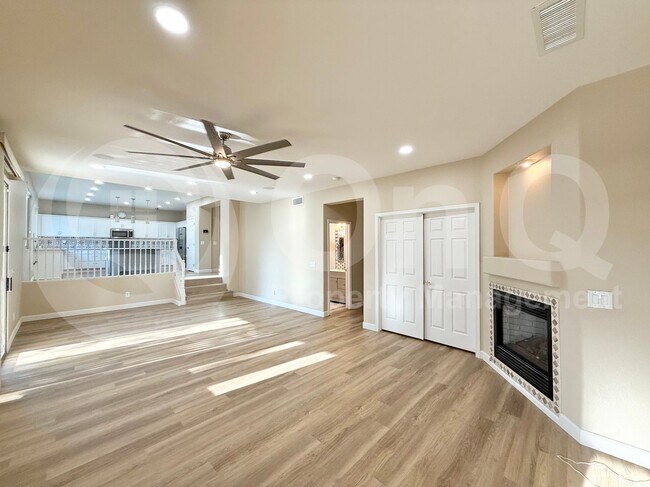 Building Photo - 1432 S Apache Dr