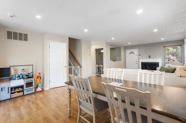 Building Photo - 3 Bd / 2.5 Bth Council Rock Townhome