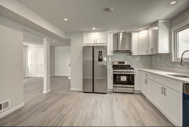 Building Photo - 450 Jefferson Ave