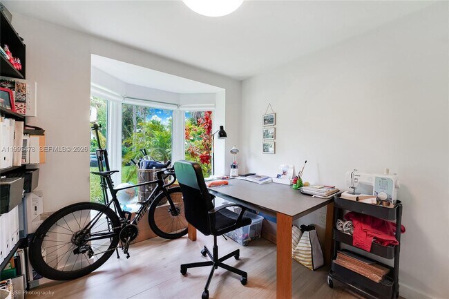 Building Photo - 560 Hampton Ln