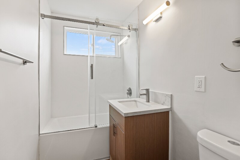 Building Photo - 1358 W 36th St
