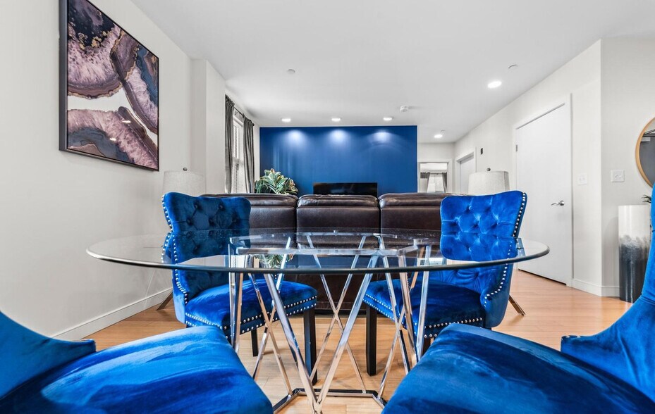 Building Photo - 601 Albany St