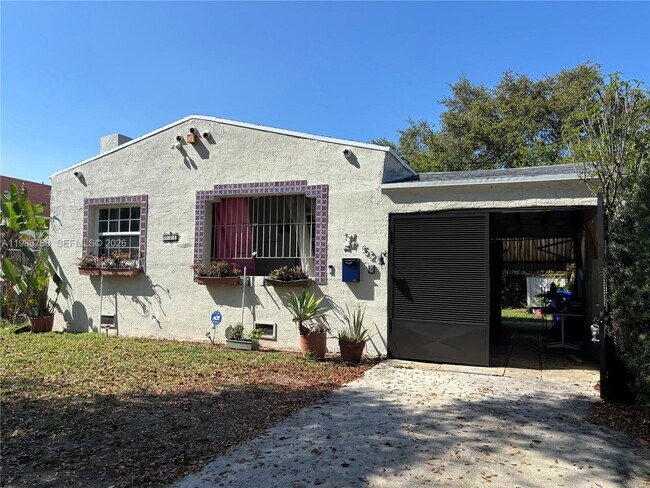 Building Photo - 521 NW 48th St