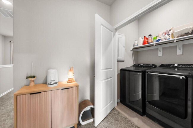 Building Photo - Beautiful and Modern 2-Story Home in Richland Hills!