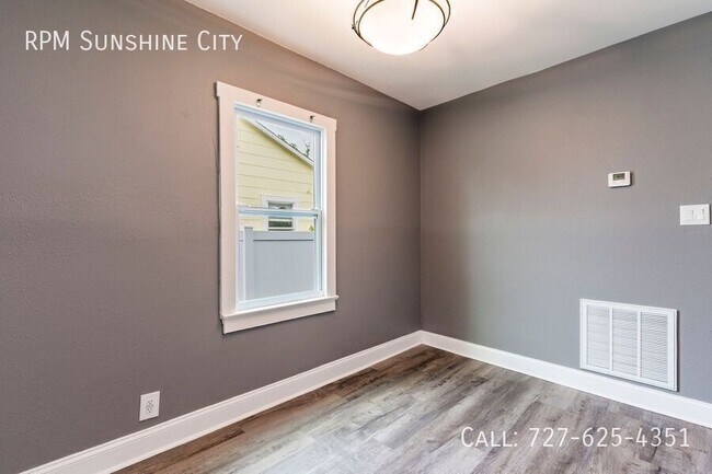 Building Photo - 2017 Ocean View Pl
