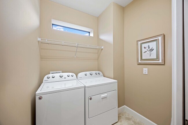 Building Photo - 7638 Jacaranda Ln