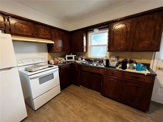 Building Photo - 1110 W Elder Ave